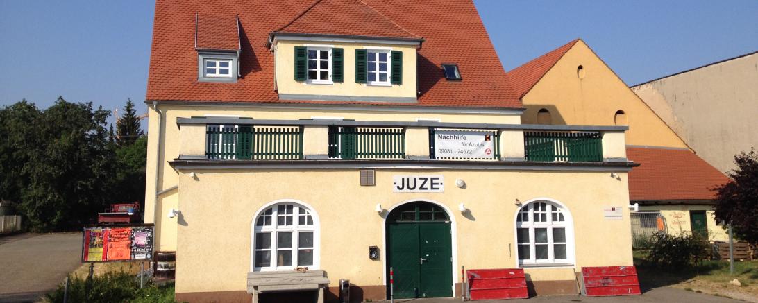 Das Bild zeigt das Haus der Jugend, Lerchenstraße 1