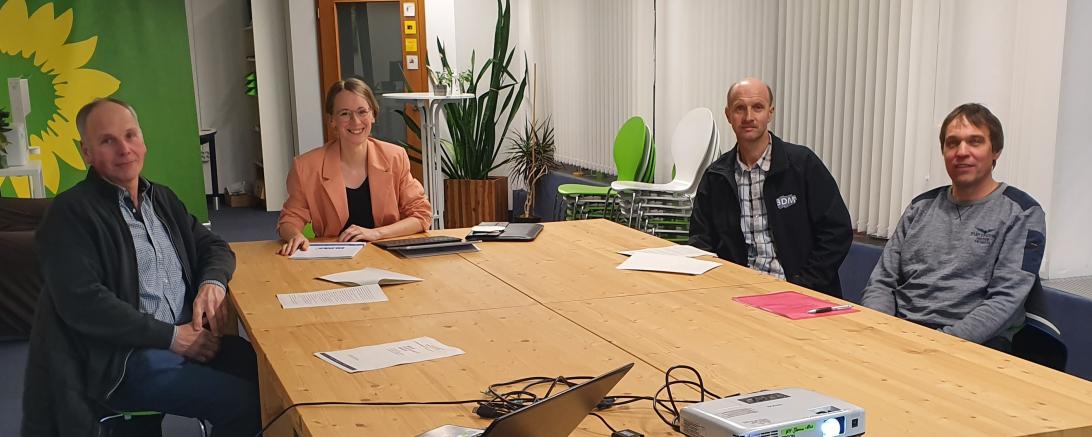 Auf dem Bild zu sehen (von links): BDM Landkreisvorsitzender Josef Bissinger, Landtagsabgeordnete und Landesvorsitzende der Grünen Eva Lettenbauer, Kreisteammitglieder Alexander Wiedemann und Manfred Hitzler.