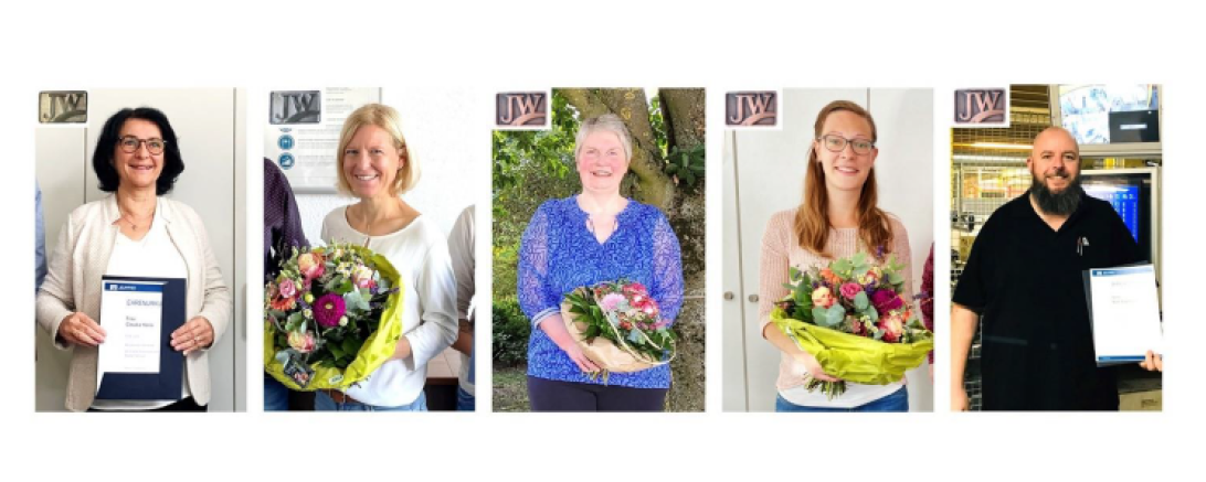 Das Bild zeigt von links: Claudia Leberle (40 Jahre, Vertrieb), Natalie Greiner (25, Personal), Tanja Lechner (10, Vertrieb), Pia Leberle (10, Einkauf) und Nicki Engelhardt (10, Endfertigung)