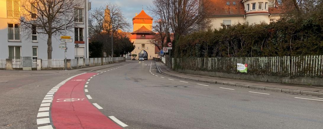 Das Bild zeigt Nördlingen mit einem Radstreifen