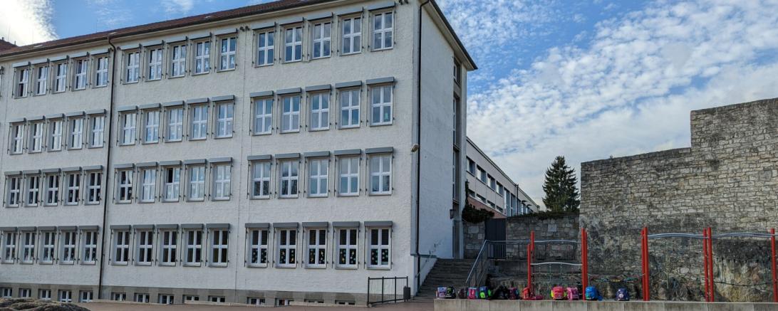 Das Bild zeigt die Mangoldschule Donauwörth