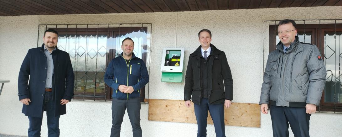 Das Bild zeigt von Links: BGM Christoph Schmidt, Vorstand Bernd Spielberger, Thomas Schwair von der Raiffeisen-Volksbank Donauwörth und Franz Xaver Bach von der Sparkasse Harburg