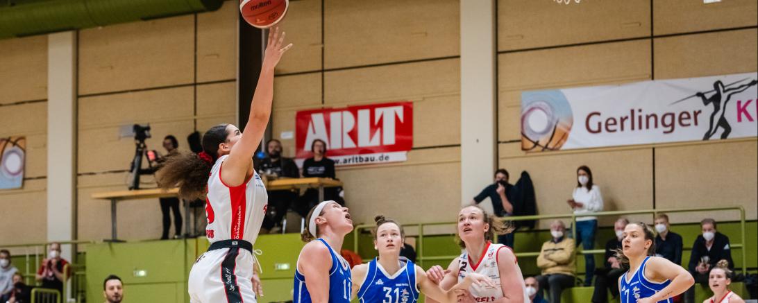 Frisch zurück aus der Quarantäne: die "heiße Hand aus Finland" Anissa Pounds. Sie brennt mit ihren Angels auf das Kräftemessen mit dem TSV Wasserburg um die inoffizielle bayerische Meisterschaft im Damen-Basketball. Spielbeginn Freitag 19:00 Uhr.