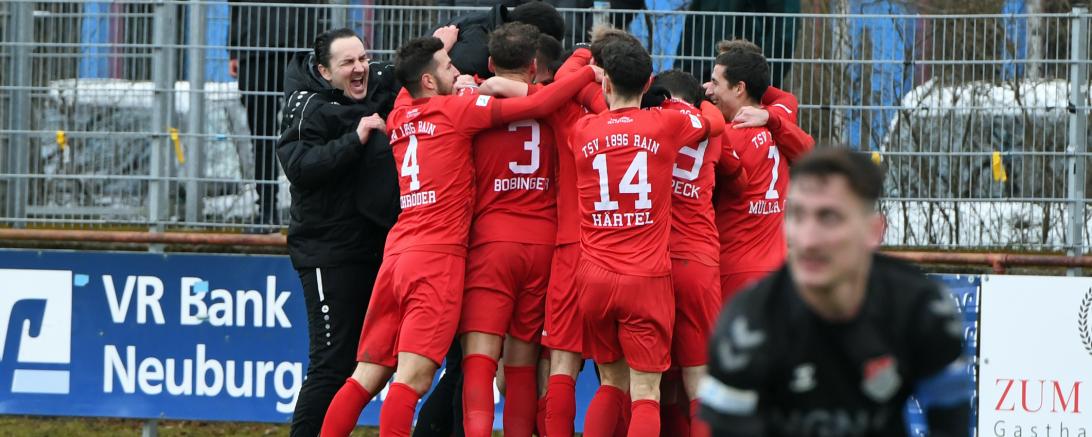 Das Bild zeigt den TSV Rain gegen TSV Aubstadt
