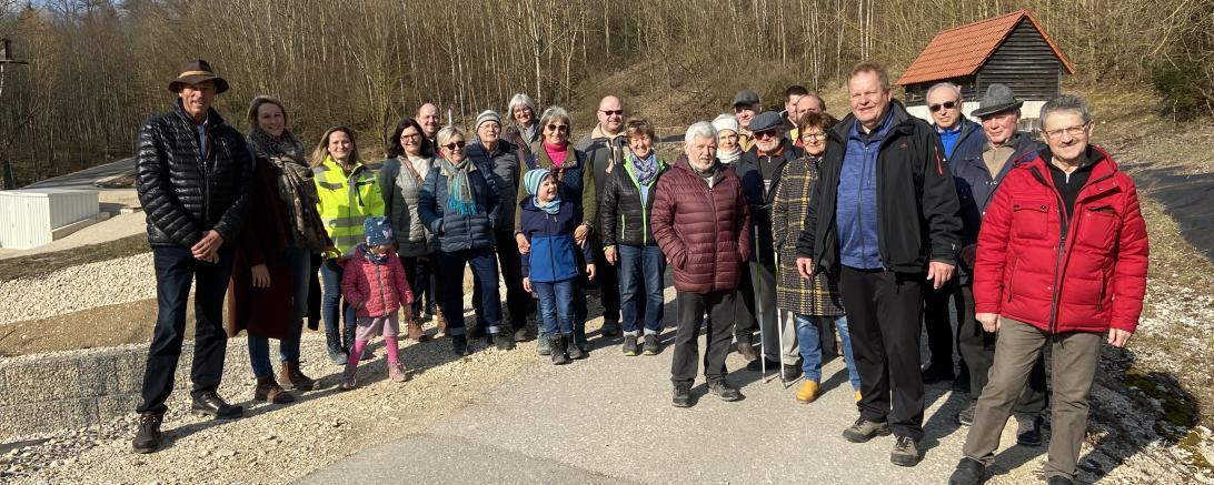 Gruppenbild auf der Deponie Binsberg.