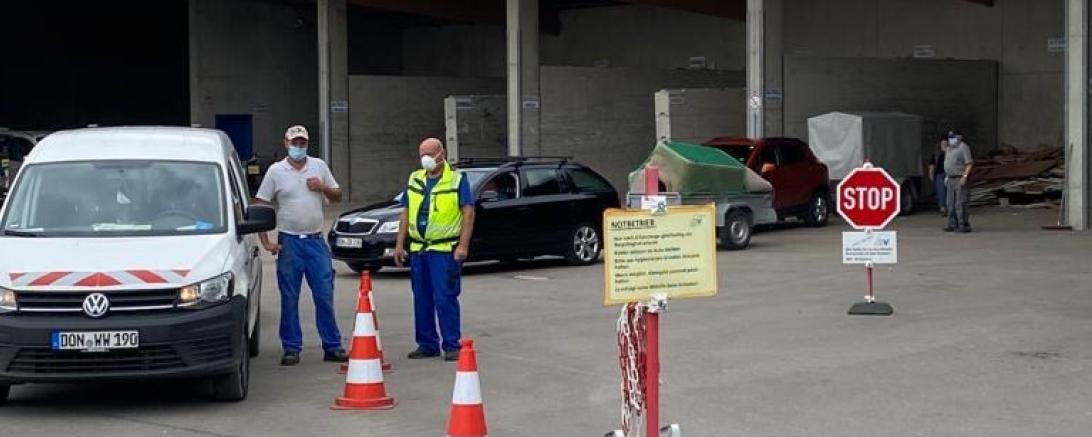 Das Bild zeigt den Recyclinghof Binsberg während der Corona-Pandemie