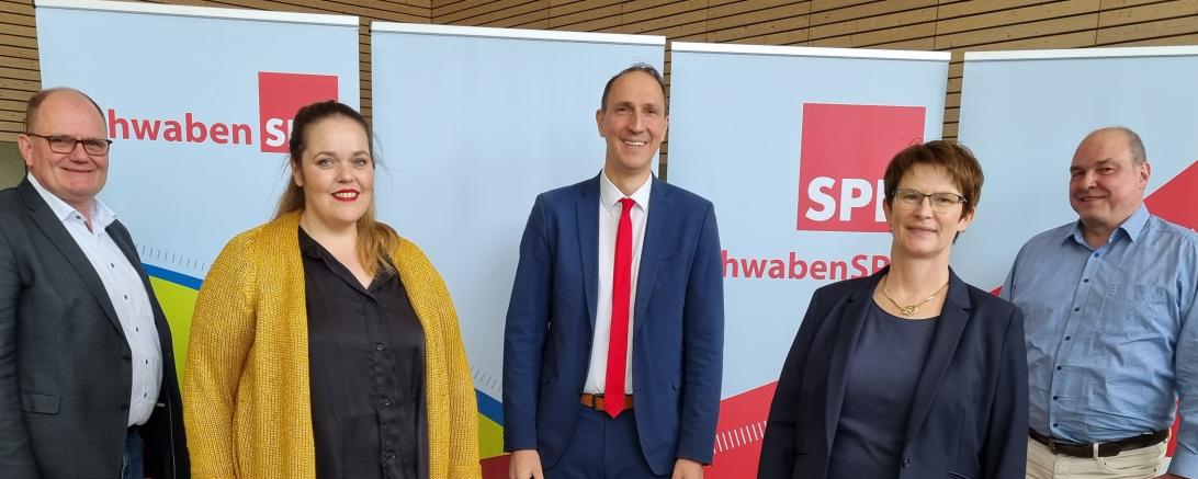 Das Bild zeigt Georg Wiedemann, Marion Segnitzer-König, Christoph Schmid, Claudia Müller, Peter Moll.