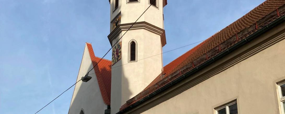 Zu sehen ist die Spitalkirche in Nördlingen.