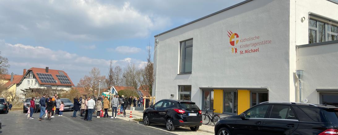 Außenansicht der Kita St. Michael in Nördlingen