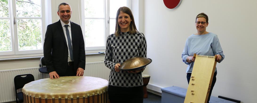 Zu sehen sind Elisabeth Vogel, Julia Rabel und Bernd Mielich.