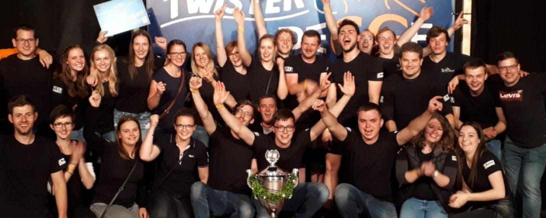 Das Bild zeigt die Heroldinger Jugend nach ihrem Sieg 2018. 