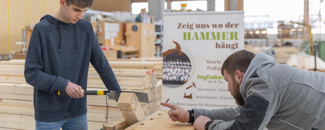 Ausschnitt einer Betriebserkundung bei Taglieber Holzbau. 