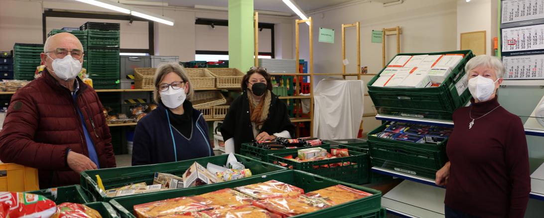 Das Bild zeigt Ehrenamtliche des CaDW