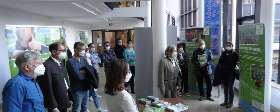 Die Kreisgruppe Donau-Ries des Bund Naturschutz (BN) zeigt bis 7.April die Ausstellung Ökolandbau im Landratsamt. Dazu gibt es auch ein Rahmenprogramm mit Führungen.