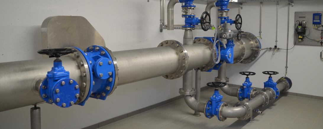 Im Inneren des Übergabewerks wird das Wasser der WFW in Richtung Wemding weitergeleitet. 