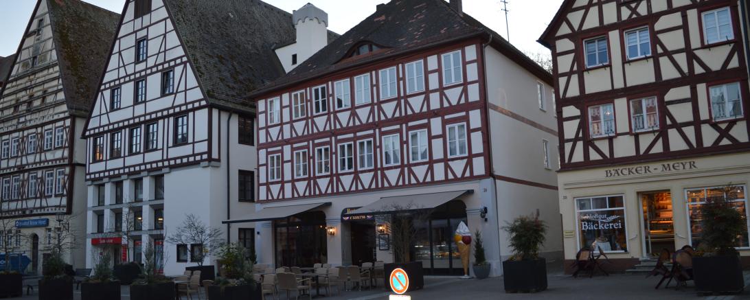 Das Bild zeigt den Marktplatz Oettingen.