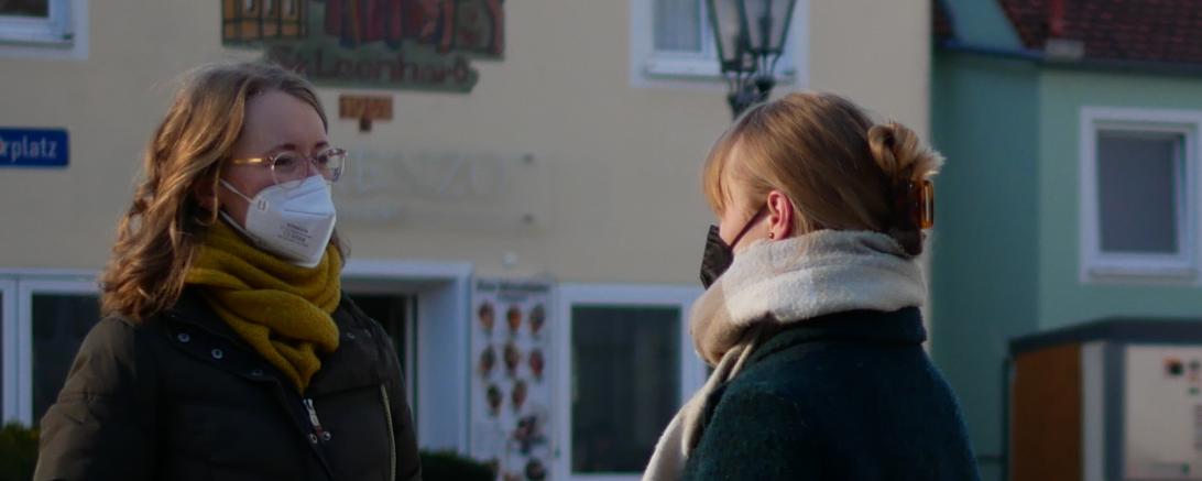 Das Bild zeigt Landestagsabgeordnete Eva Lettenbauer und Annika Quantz