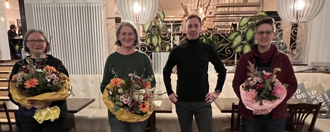 Das Bild zeigt Frau Dr. Petra Ostenrieder, Frau Barbara Heinrich, Herr Dr. Herbert Wilhelm, Frau Therese Diez