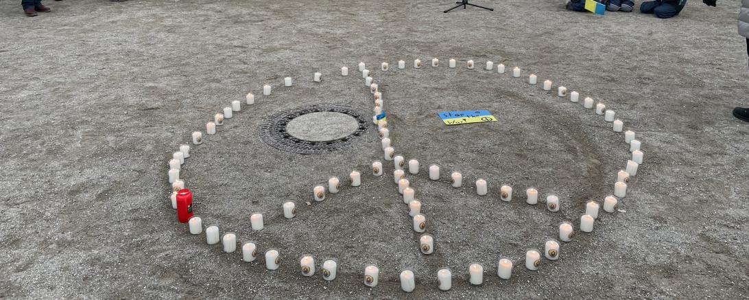 Am Mittwochabend fand auf dem Marktplatz in Asbach-Bäumenheim eine Friedens-Demo statt. 