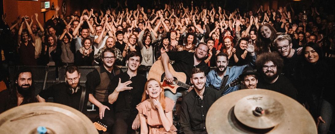 John Garner Abschlussbild Kantine Augsburg 