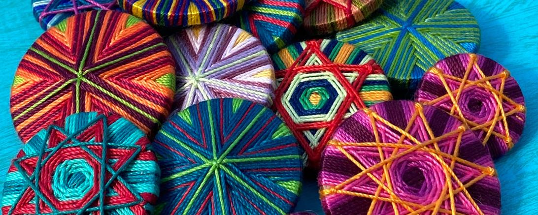 Das Bild zeigt Posamentenknöpfe.