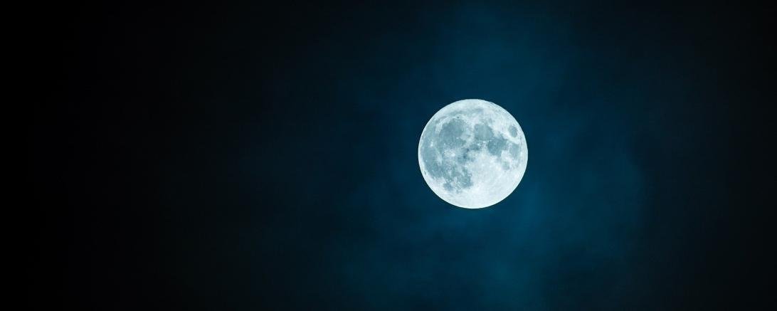 Das Bild zeigt den Mond