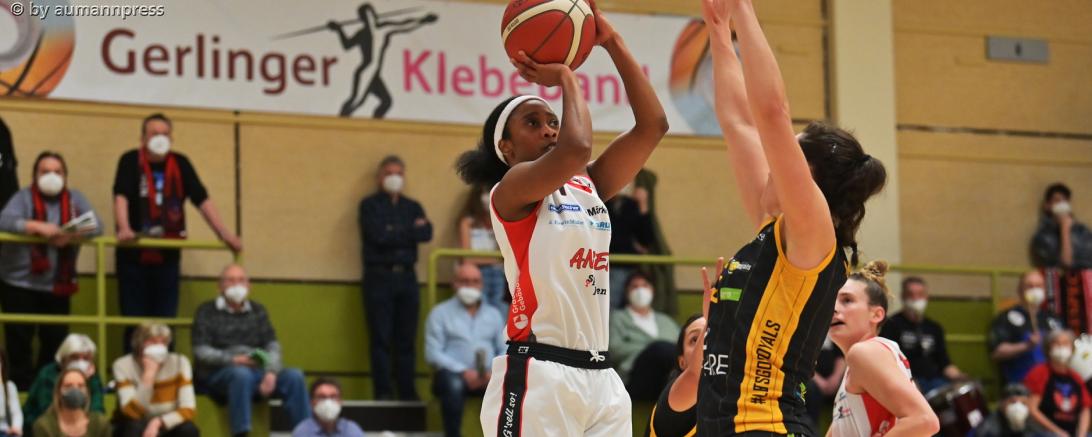 Kämpfte wortwörtlich bis zum Umfallen für den Sieg der Eigner Angels gegen Saarlouis: Asha Thomas (l.). 