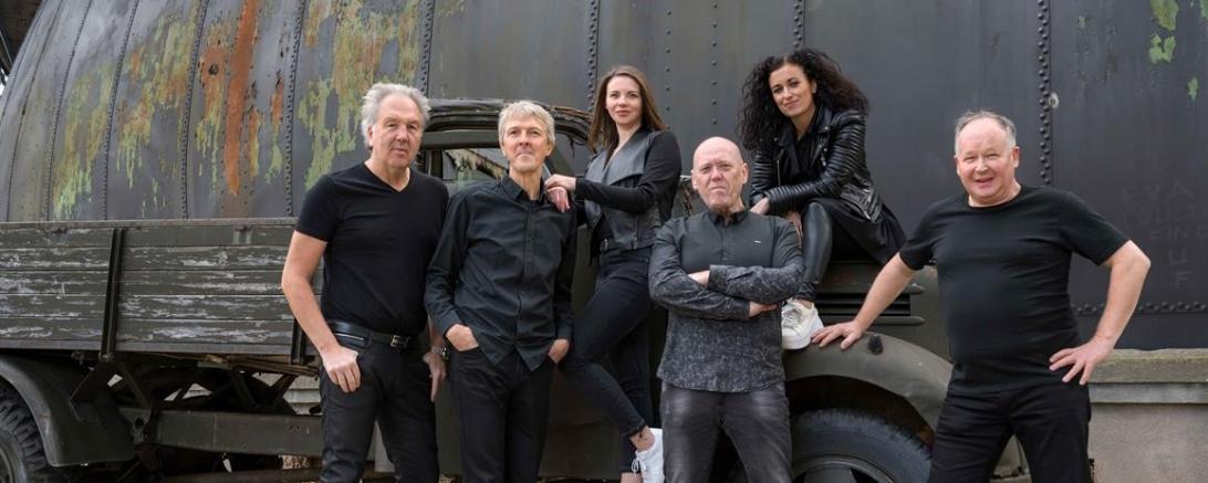 Das Bild zeigt die Band Sixtreme