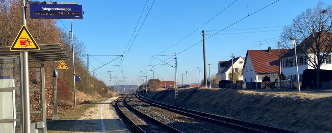 Der Bahnhalt in Wörnitzstein.