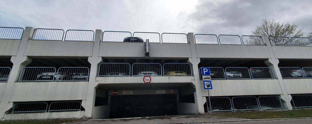 Die Zufahrt im Parkhaus am Nähermemminger Weg wird ab 2. Mai für den Winter mit Heizschleifen ausgestattet.