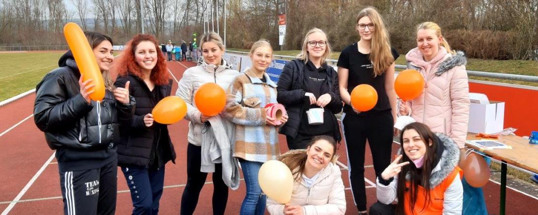 Zu sehen sind Schülerinnen des SOR-Teams der Hans-Leipelt-Schule Donauwörth. 
