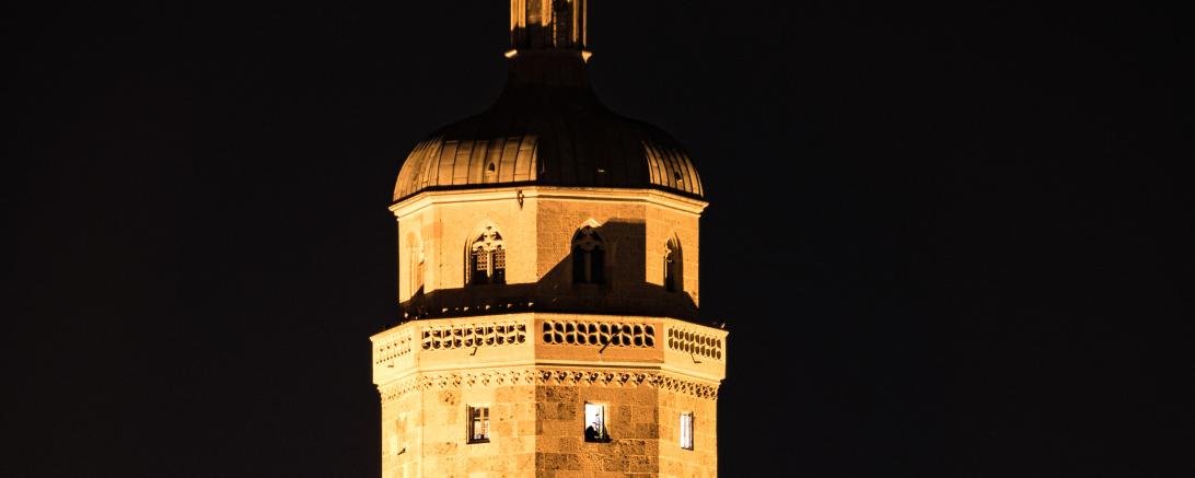 Zu sehen ist der Turm Daniel in Nördlingen. 
