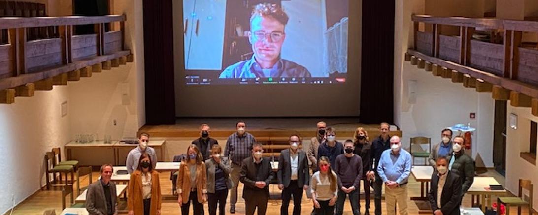 Teilnehmer*innen eines Treffens zur Reaktivierung der Bahnstrecke Dombühl - Wilburgstetten - Nördlingen