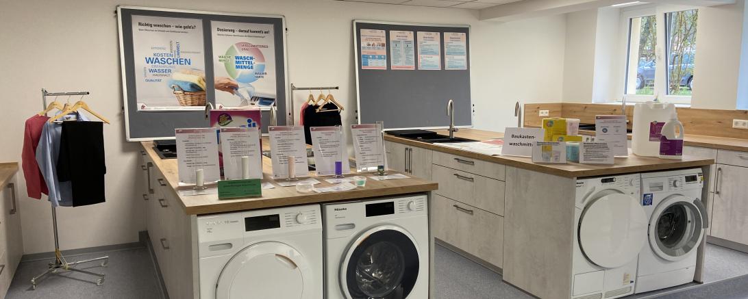 Waschmaschinen im Hauswirtschaftsraum der Hauswirtschaftsschule Nördlingen