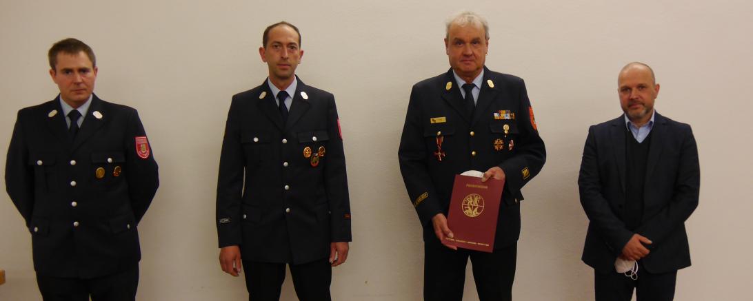 Geehrte Mitglieder der FFW Oettingen bei Generalversammlung 2022