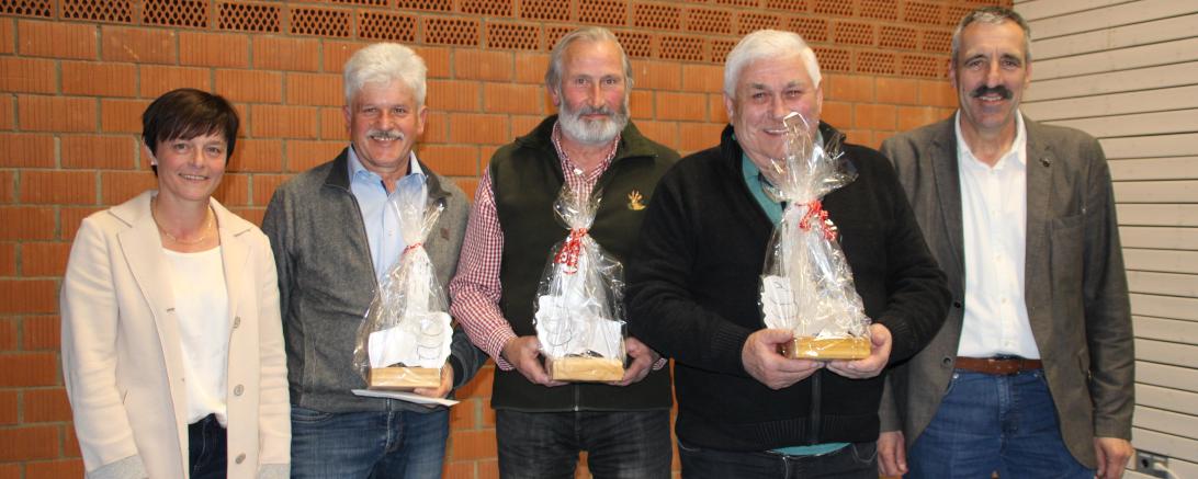 Ehemalige Stadträte und Ortssprecher der Stadtteilliste Nördlingen plus 1. und 2. Vorsitzende*r, Gudrun Gebert-Löfflad, Hans Weng, Dr. Josef Schormüller, Heinrich Burger und Thomas Mittring