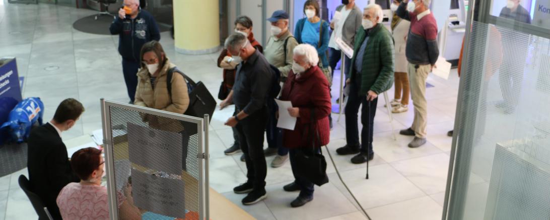 14 Geschäftsstellen wurden an sieben Tagen zu Wahllokalen umfunktioniert, wo die Mitglieder direkt und demokratisch ihre Vertreterinnen und Vertreter in das höchste Organ der Genossenschaft wählten. 