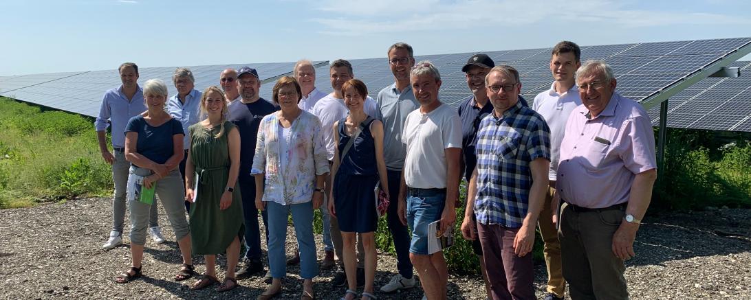 Stadtrat Nördlingen vor Solaranlagen. 