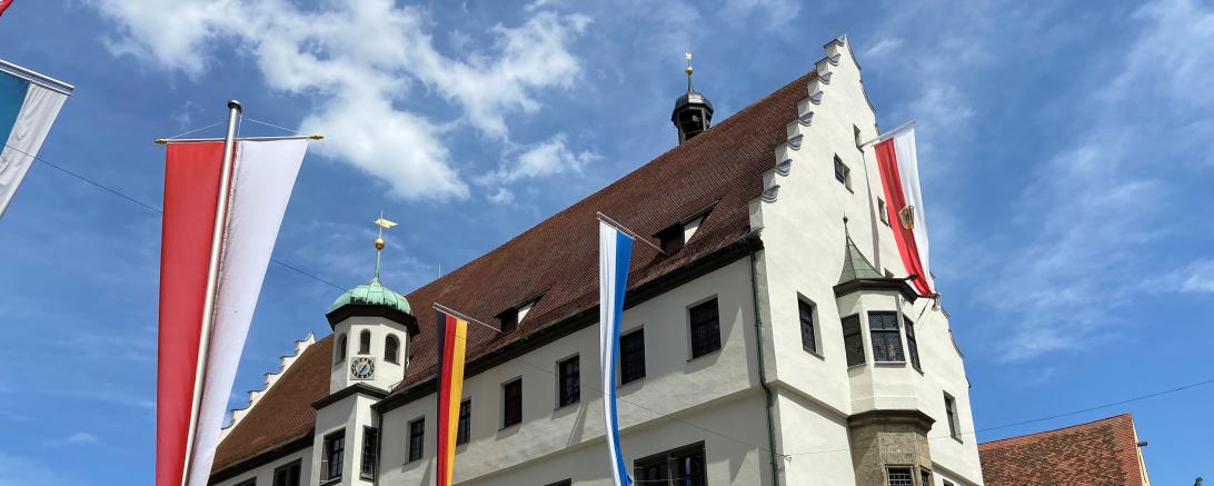 Das Bild zeigt das Nördlinger Rathaus.