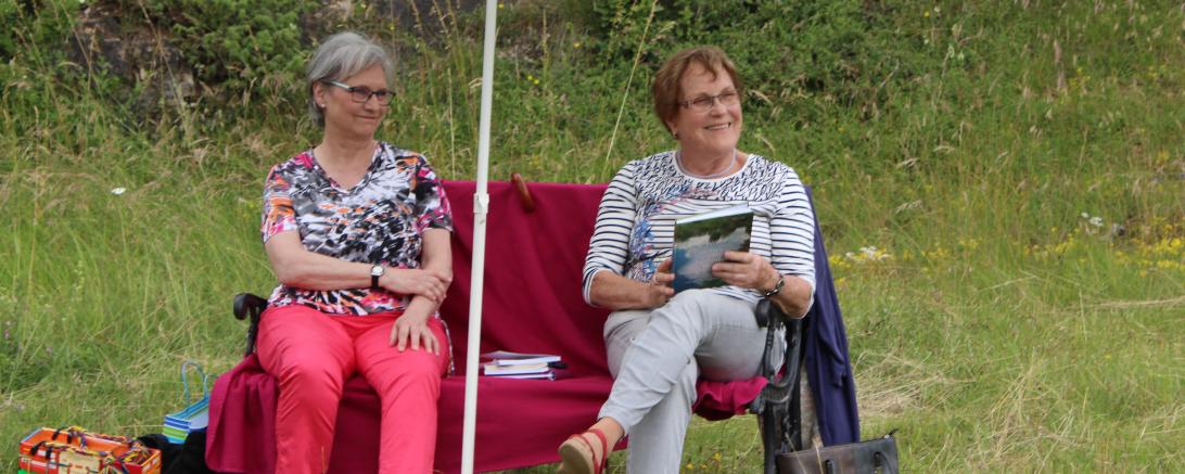 Zu sehen sind Henrike Straub und Veronika Schwab. 