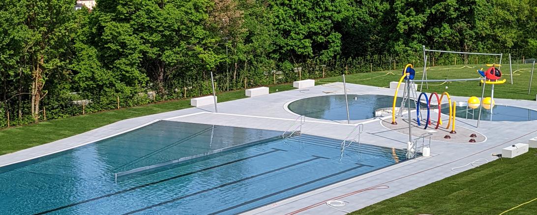 Der komplett neu gestaltete Nichtschwimmer-, Wellness-, Kinder- und Familienbereich, wenige Wochen vor der Eröffnung