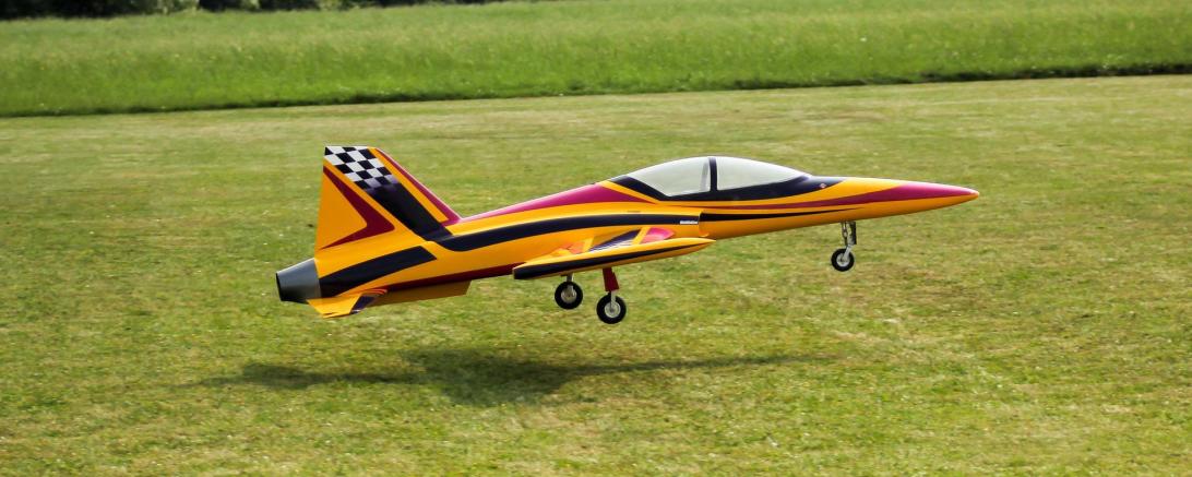 Zu sehen ist ein Modellflugzeug. 