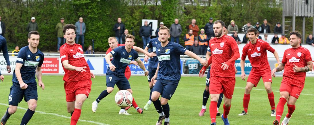 Das Bild zeigt das Spiel des TSV Rain gegen den FC Pipinsried.