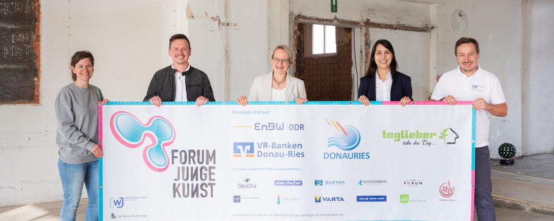 Das Bild zeigt Personen von Links-Nach Rechts Alexandra Taglieber, Stefan Kirchner, Stefanie Saam, Christine Manz, Marco Kleebauer