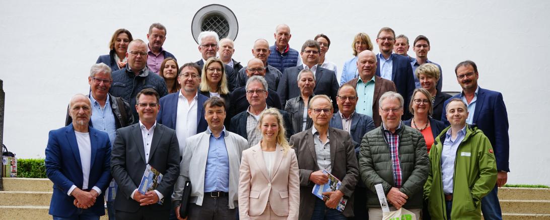 Das Bild zeigt alle Beteiligten am Netzwerk Flächensparen.