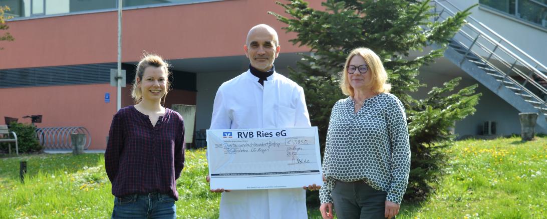 Das Bild zeigt die Spendenübergabe für das Krankenhaus Nördlingen.