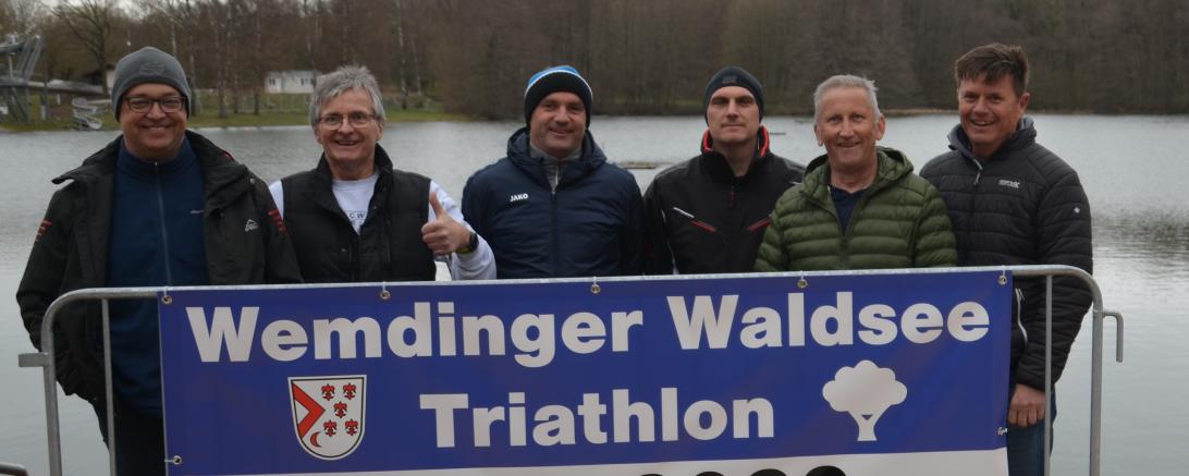 Das Bild zeigt das Organisationsteam des Waldseetriathlons.