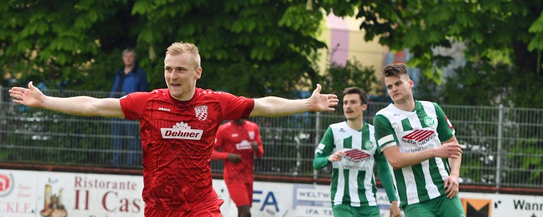 Das Bild zeigt Jonas Greppmeir nach dem 2:0.