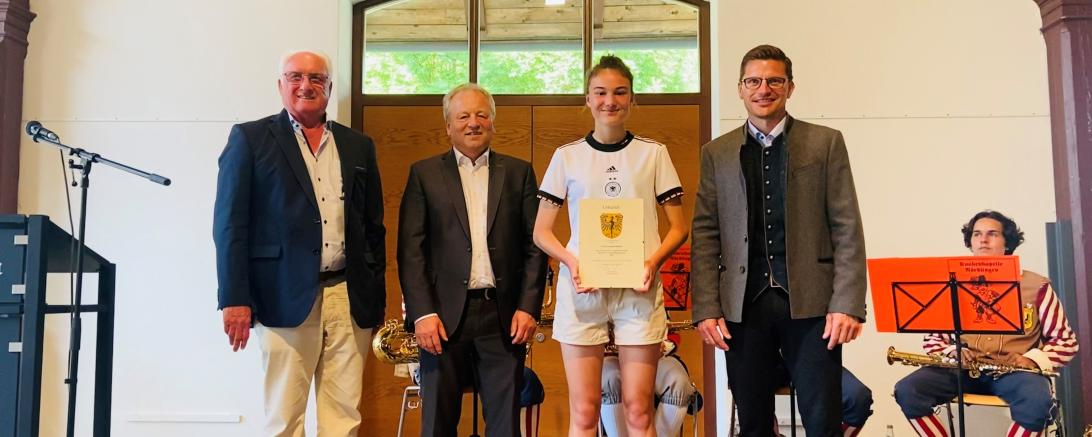 Das Bild zeigt die TSV-Mittelfeldspielerin Antonia Dehm.