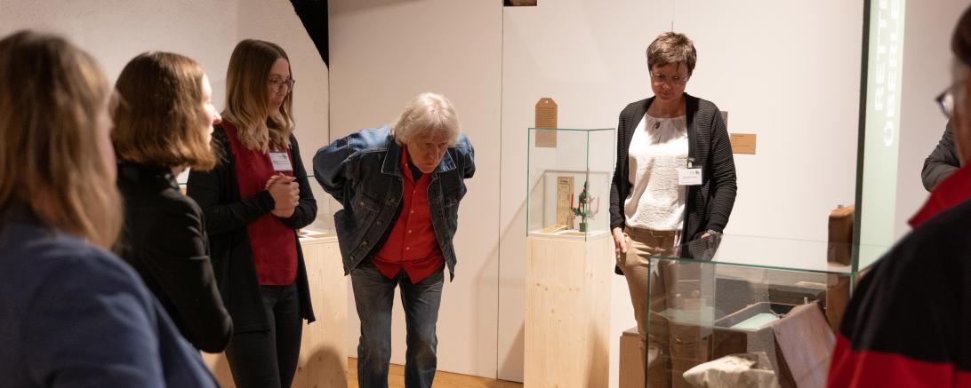 Das Bild zeigt eine Führung im KulturLand Museum.